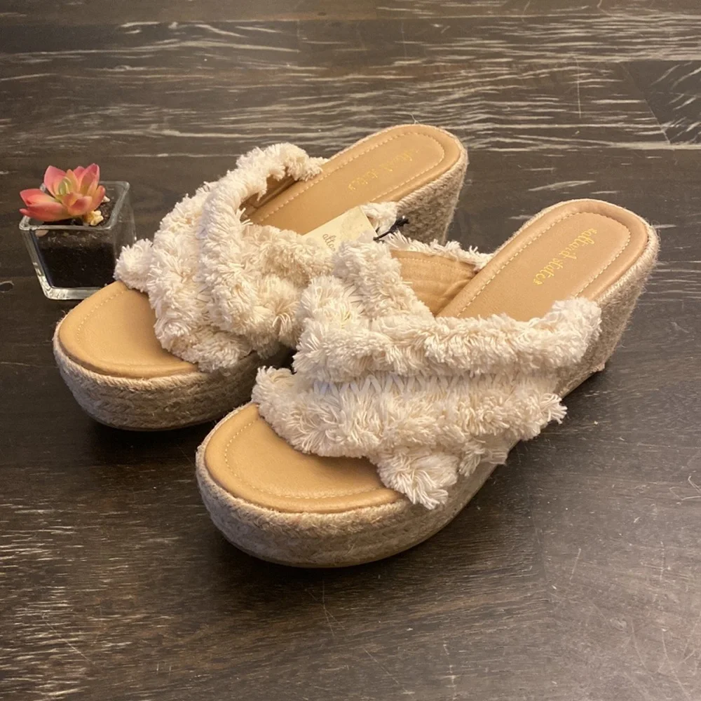 NWT Altar’d State | Wales Furry Platform Wedge espadrille sandals women size 9